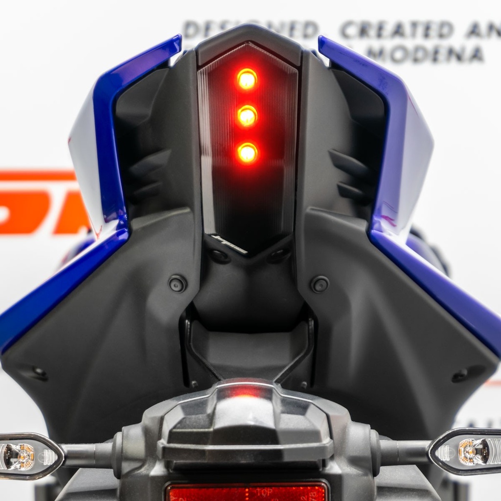 [JPFPYA001-001] Jetprime Race Rear Light for Yamaha YZF-R1 - image 1
